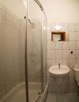 Проживание в семье Noclegi w Centrum Brodnicy Бродница Семейный номер с ванной комнатой-7